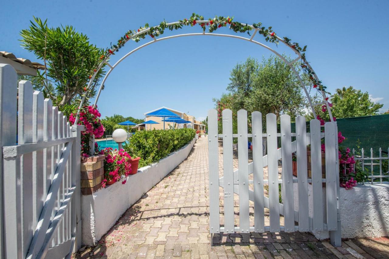 Aparthotel Eleni Holidays With Swimming Pool, Corfu Sidárion