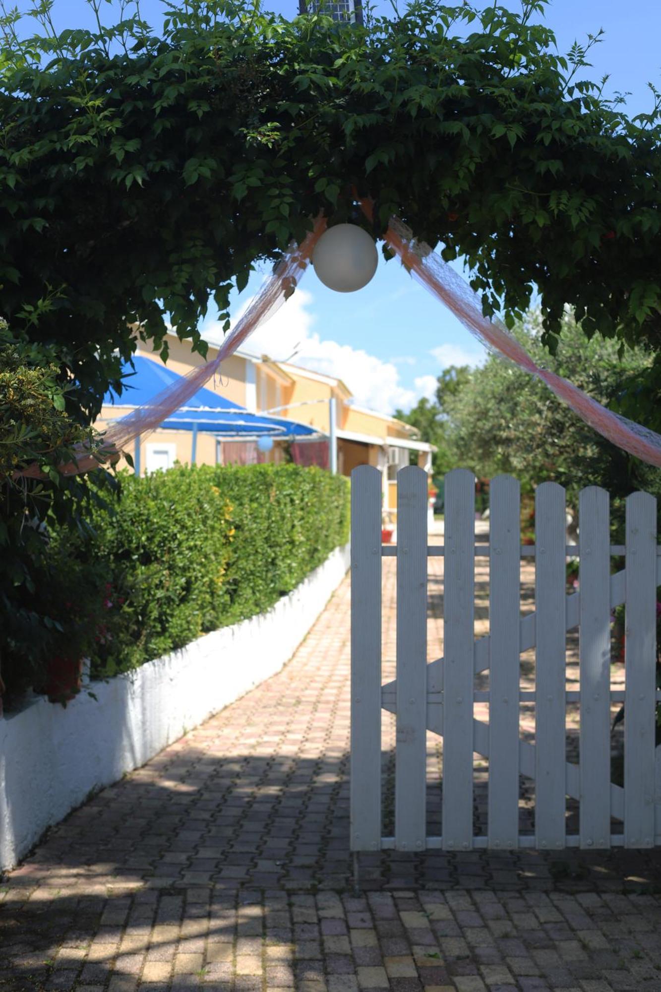 Eleni Holidays With Swimming Pool, Corfu Aparthotel 3*