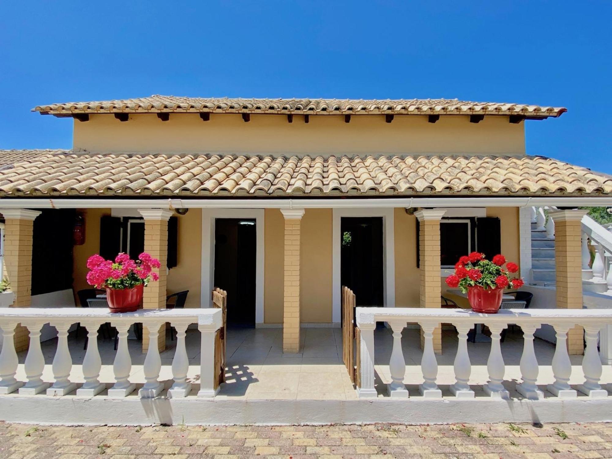 Aparthotel Eleni Holidays With Swimming Pool, Corfu Sidárion
